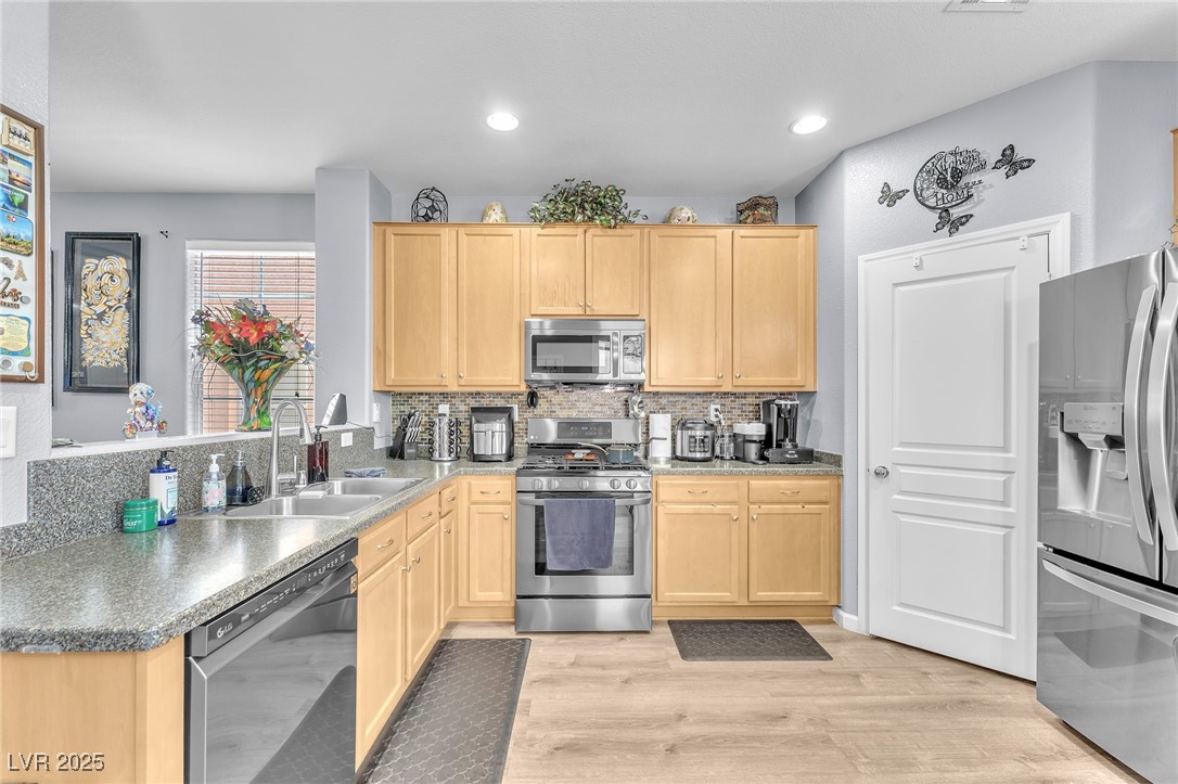 7115 Hickory Post Avenue Las Vegas, NV 89179 - Photo 4 of 29