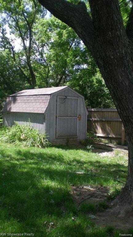 3176 Midvale Drive Rochester, MI 48309 - Photo 15 of 24 Extra Shed in Yard