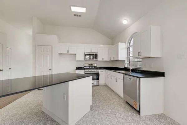 $2,100 | 1362 Mill Crossing, Garland, TX 75040