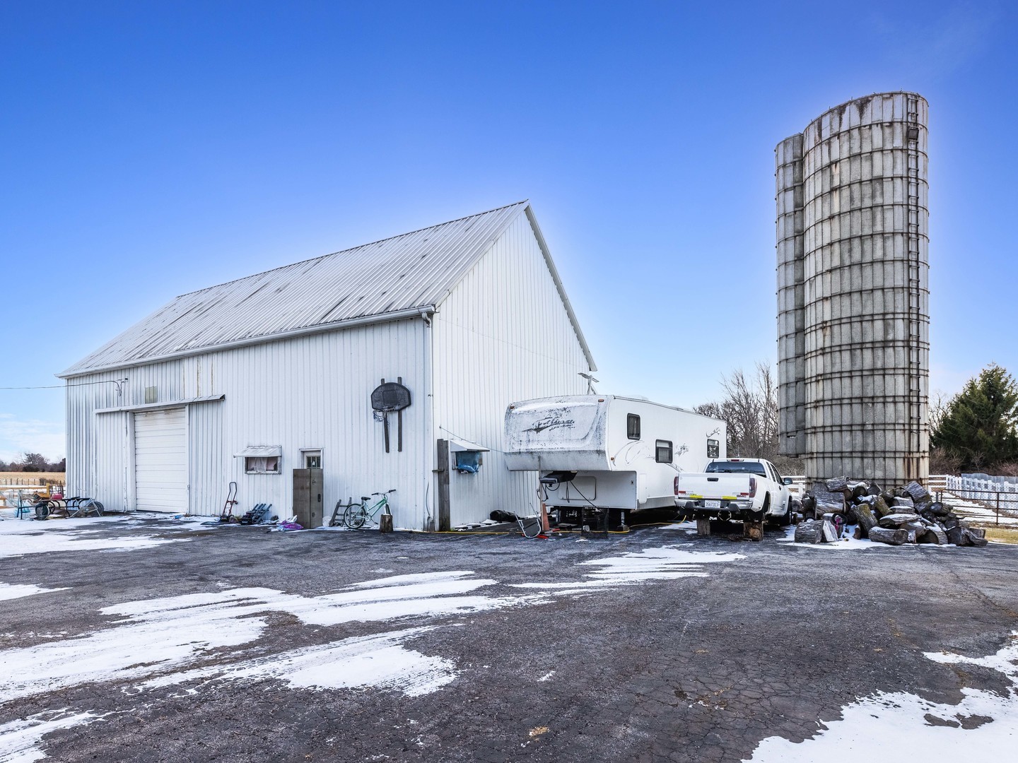 29153 South Klemme Road Beecher, IL 60401 - Photo 17 of 54 a view of a building with cars