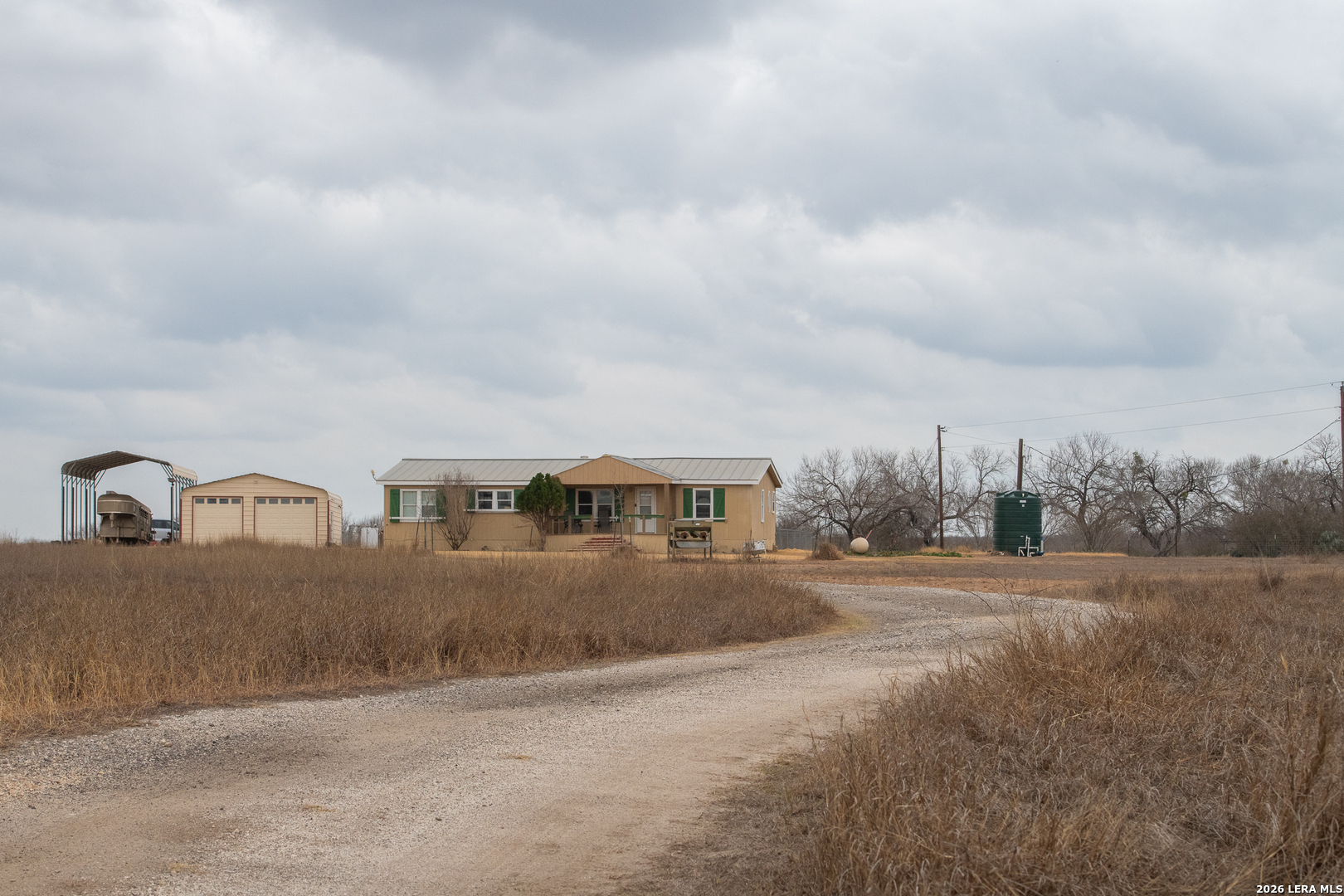 905 County Road 341 Jourdanton, TX 78026 - Photo 4 of 12