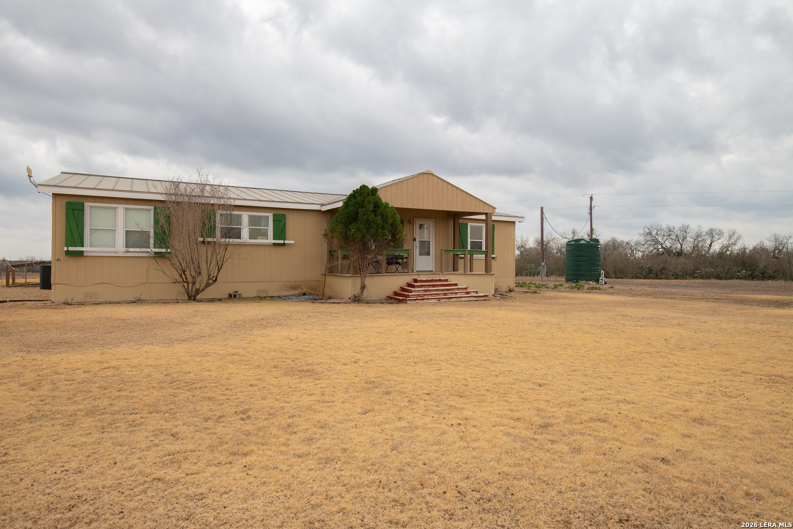 905 County Road 341 Jourdanton, TX 78026 - Photo 5 of 12