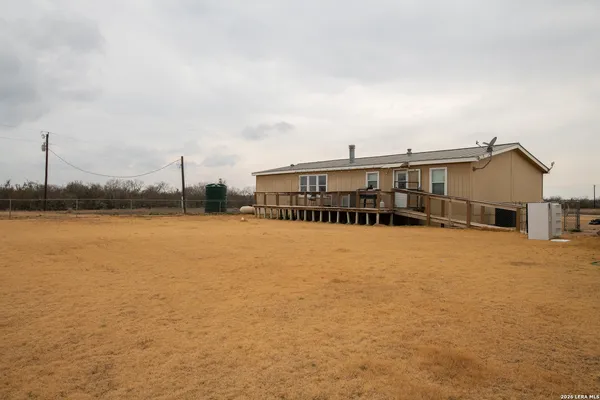 $400,000 | 905 County Road 341, Jourdanton, TX 78026