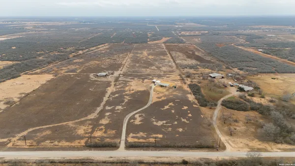 $400,000 | 905 County Road 341, Jourdanton, TX 78026