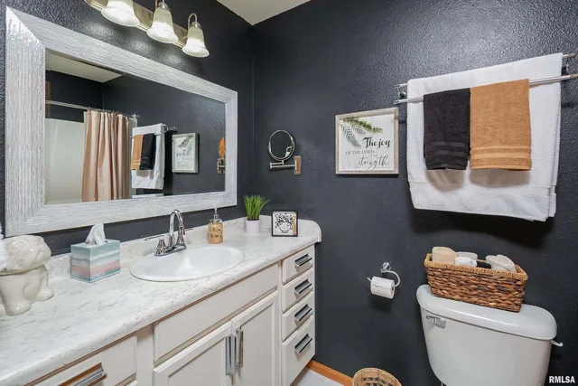 $195,000 | 1729 Jenna Drive, Davenport, IA 52804