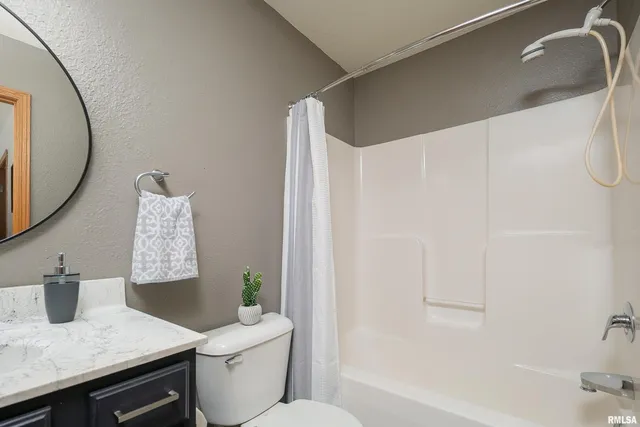 $195,000 | 1729 Jenna Drive, Davenport, IA 52804