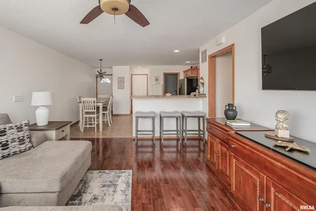 $195,000 | 1729 Jenna Drive, Davenport, IA 52804