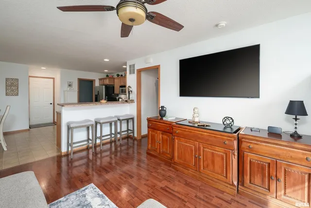 $195,000 | 1729 Jenna Drive, Davenport, IA 52804