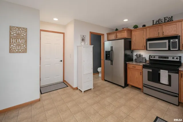 $195,000 | 1729 Jenna Drive, Davenport, IA 52804