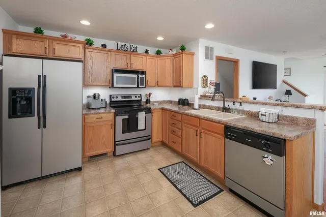 $195,000 | 1729 Jenna Drive, Davenport, IA 52804