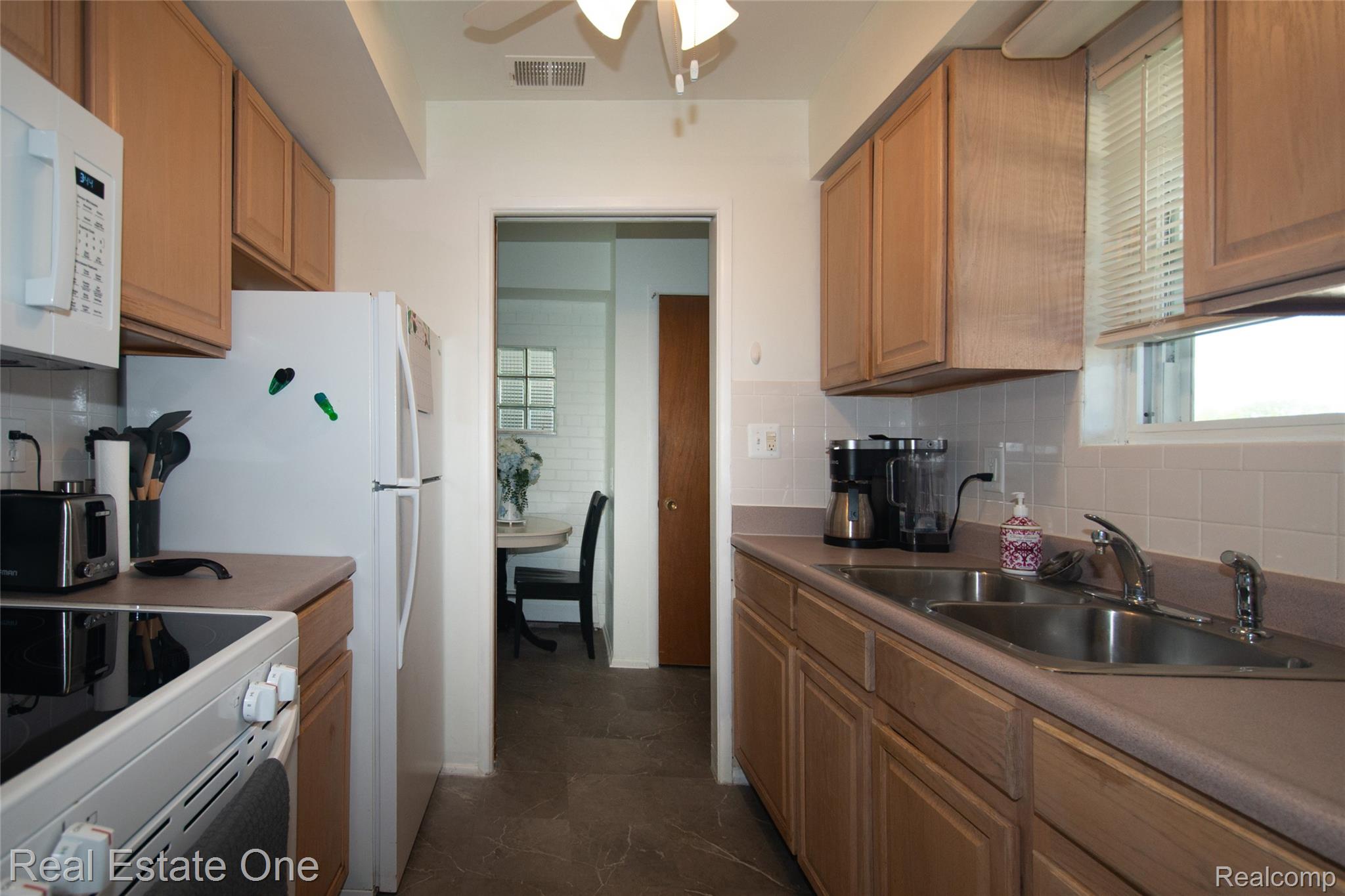 26955 Milford Road, Unit 24 New Hudson, MI 48165 - Photo 5 of 26 005_14.jpg