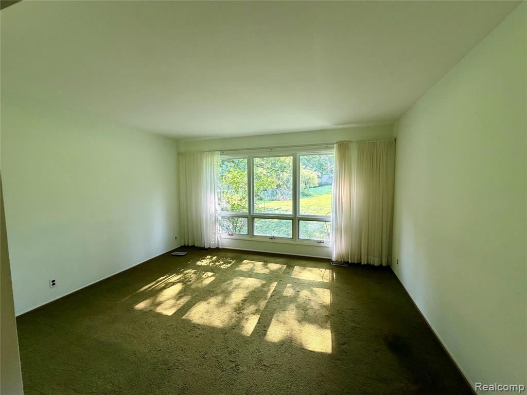 4252 Sheldon Road Rochester, MI 48306 - Photo 14 of 42 Gallery Image 14