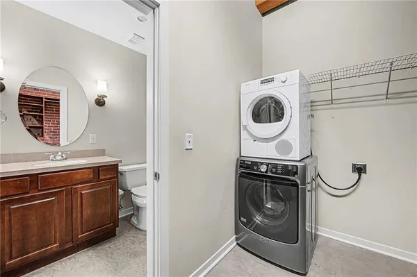 $364,900 | 712 Broadway Boulevard, Unit 503, Kansas City, MO 64105