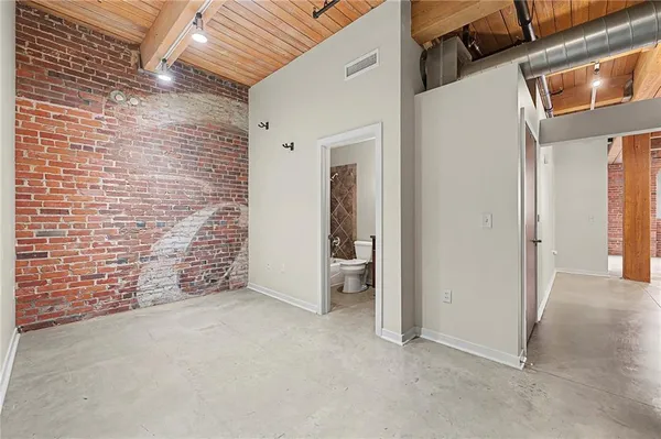 $364,900 | 712 Broadway Boulevard, Unit 503, Kansas City, MO 64105