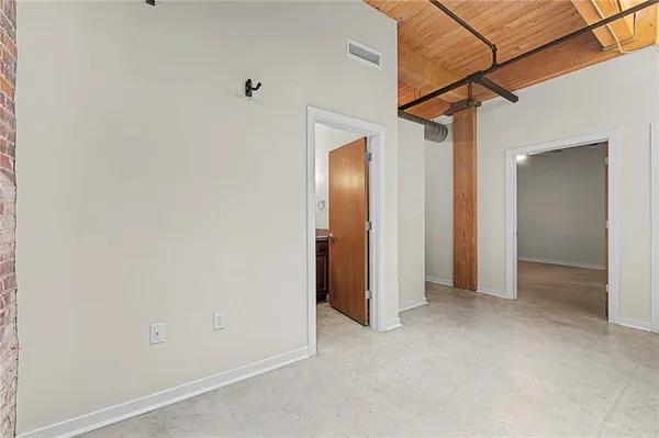 $364,900 | 712 Broadway Boulevard, Unit 503, Kansas City, MO 64105