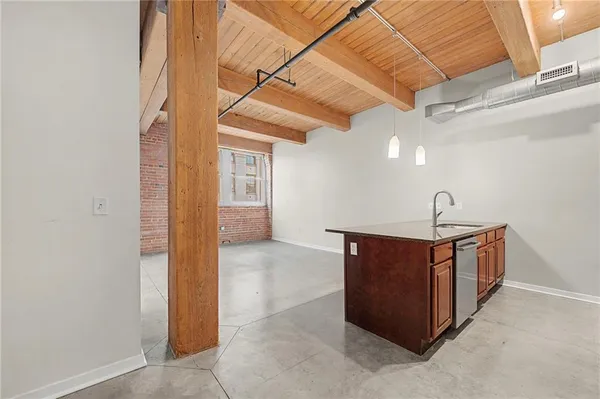 $364,900 | 712 Broadway Boulevard, Unit 503, Kansas City, MO 64105