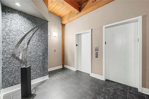 $364,900 | 712 Broadway Boulevard, Unit 503, Kansas City, MO 64105