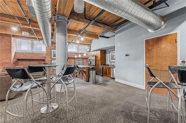 $364,900 | 712 Broadway Boulevard, Unit 503, Kansas City, MO 64105