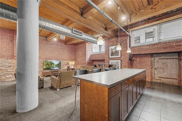 $364,900 | 712 Broadway Boulevard, Unit 503, Kansas City, MO 64105