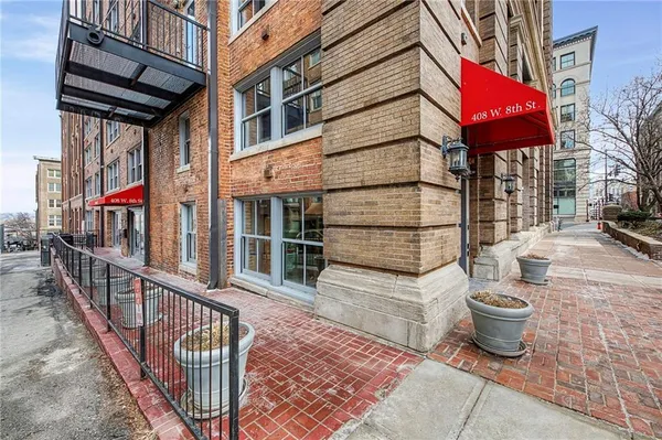 $364,900 | 712 Broadway Boulevard, Unit 503, Kansas City, MO 64105