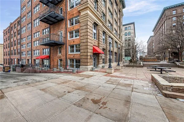 $364,900 | 712 Broadway Boulevard, Unit 503, Kansas City, MO 64105