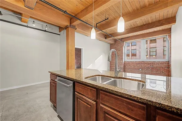 $364,900 | 712 Broadway Boulevard, Unit 503, Kansas City, MO 64105