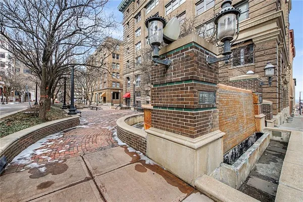 $364,900 | 712 Broadway Boulevard, Unit 503, Kansas City, MO 64105