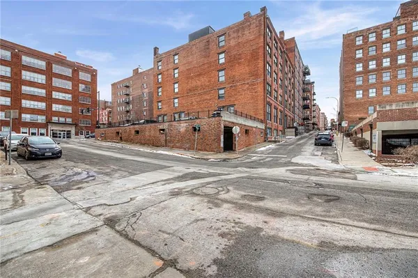 $364,900 | 712 Broadway Boulevard, Unit 503, Kansas City, MO 64105