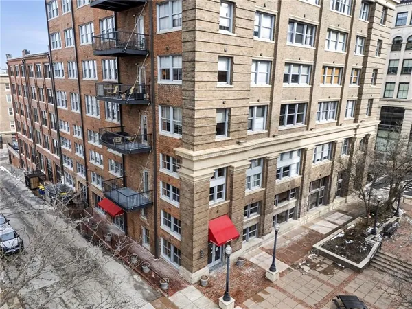 $364,900 | 712 Broadway Boulevard, Unit 503, Kansas City, MO 64105