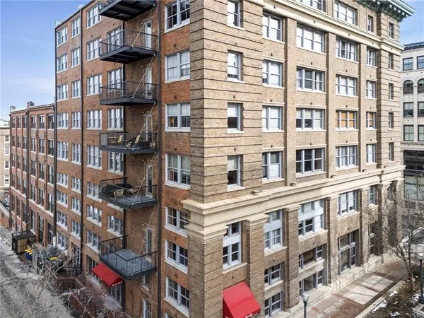 $364,900 | 712 Broadway Boulevard, Unit 503, Kansas City, MO 64105