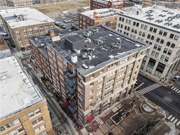 $364,900 | 712 Broadway Boulevard, Unit 503, Kansas City, MO 64105