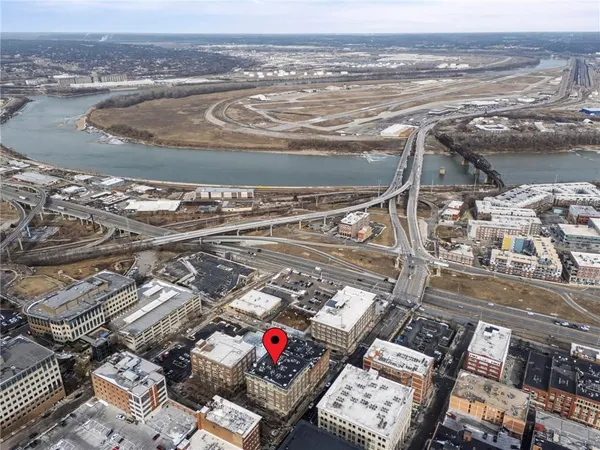$364,900 | 712 Broadway Boulevard, Unit 503, Kansas City, MO 64105