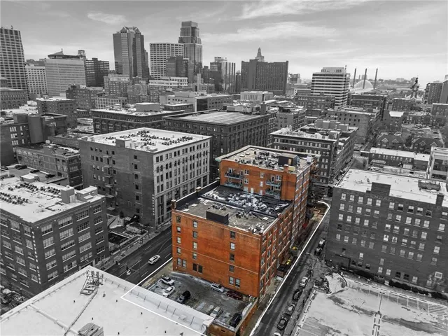 $385,000 | 712 Broadway Boulevard, Unit 503, Kansas City, MO 64105