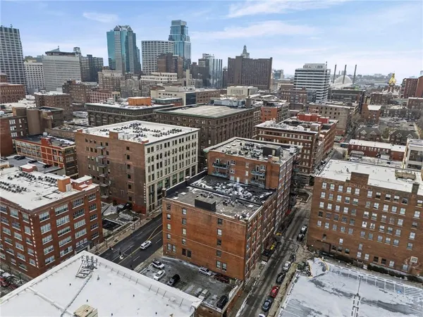 $364,900 | 712 Broadway Boulevard, Unit 503, Kansas City, MO 64105