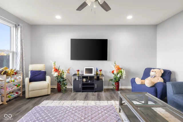 $329,000 | 1950 Lakecrest Drive, Columbus, IN 47201