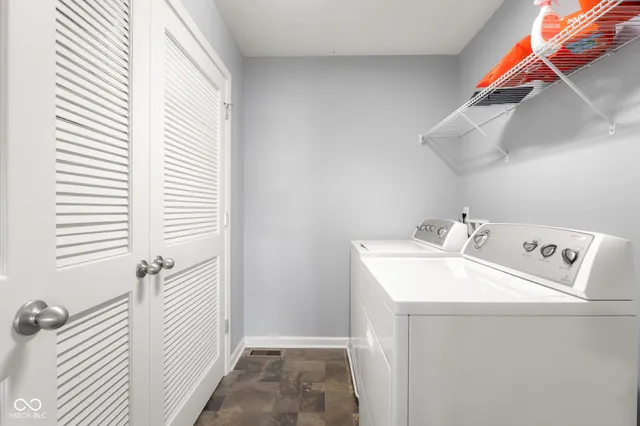 $329,000 | 1950 Lakecrest Drive, Columbus, IN 47201