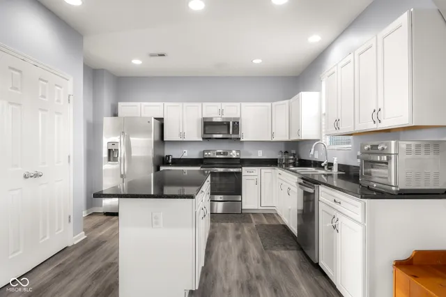 $329,000 | 1950 Lakecrest Drive, Columbus, IN 47201