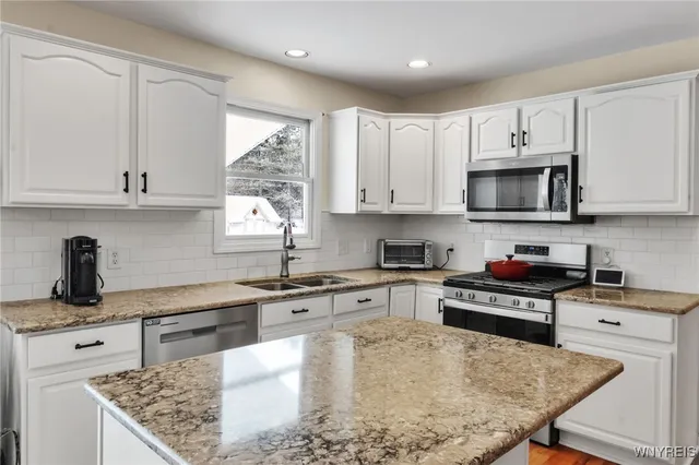 $645,000 | 46 Ferndale Drive, Orchard Park, NY 14127