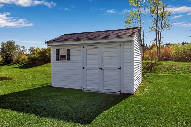 $645,000 | 46 Ferndale Drive, Orchard Park, NY 14127