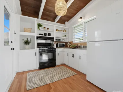 $1,049,000 | 2631 Namauu Drive, Honolulu, HI 96817