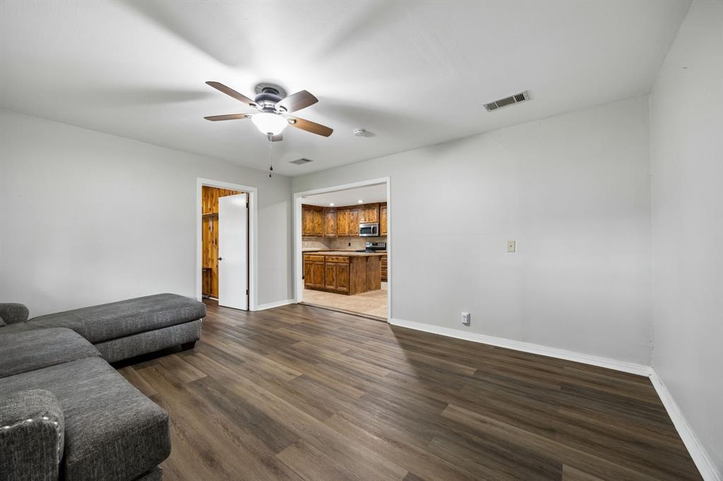 597 East Main Street Van, TX 75790 - Photo 5 of 33