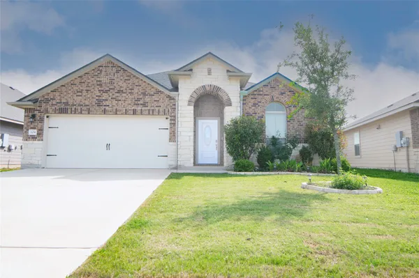 $2,150 | 106 Reagor Drive, Taylor, TX 76574