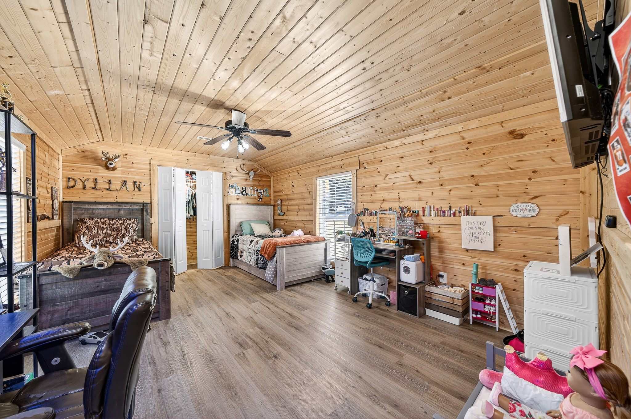 1700 Hannah Branch Road Liberty, TN 37095 - Photo 17 of 59 a living room with lots of furniture and a chandelier