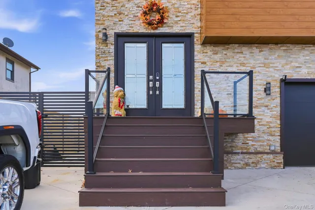 a view of entryway with a front door