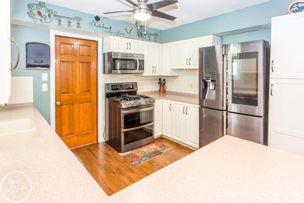 48605 Callens Road New Baltimore, MI 48047 - Photo 8 of 26 Kitchen