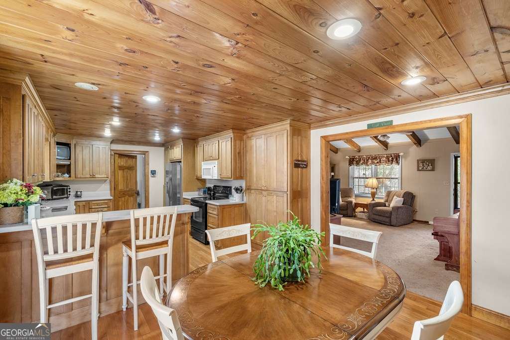 2164 Yukon Road Ellijay, GA 30536 - Photo 27 of 43 a lobby with furniture and a potted plant
