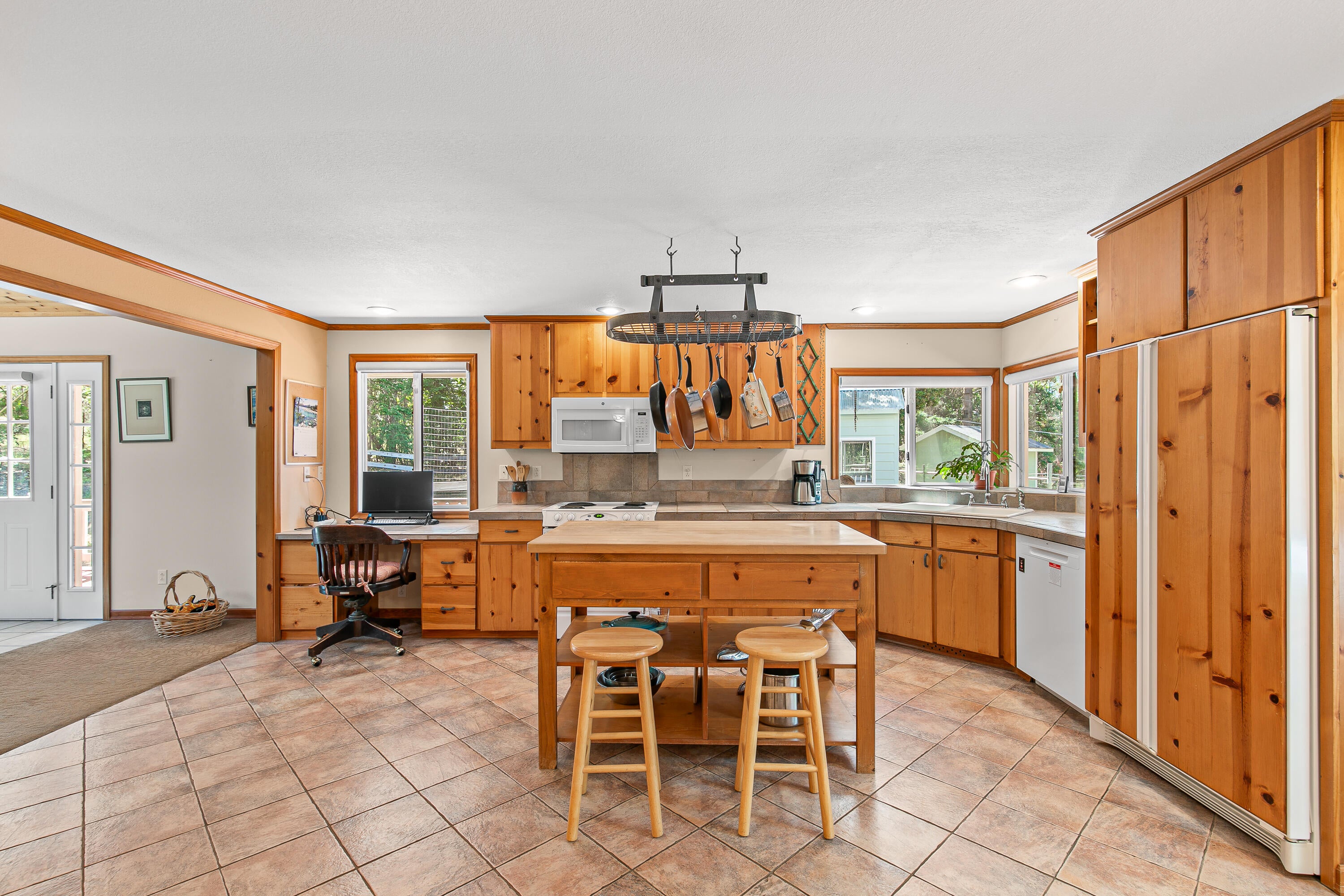 245 China Gulch Road Jacksonville, OR 97530 - Photo 15 of 65 9R9A3735