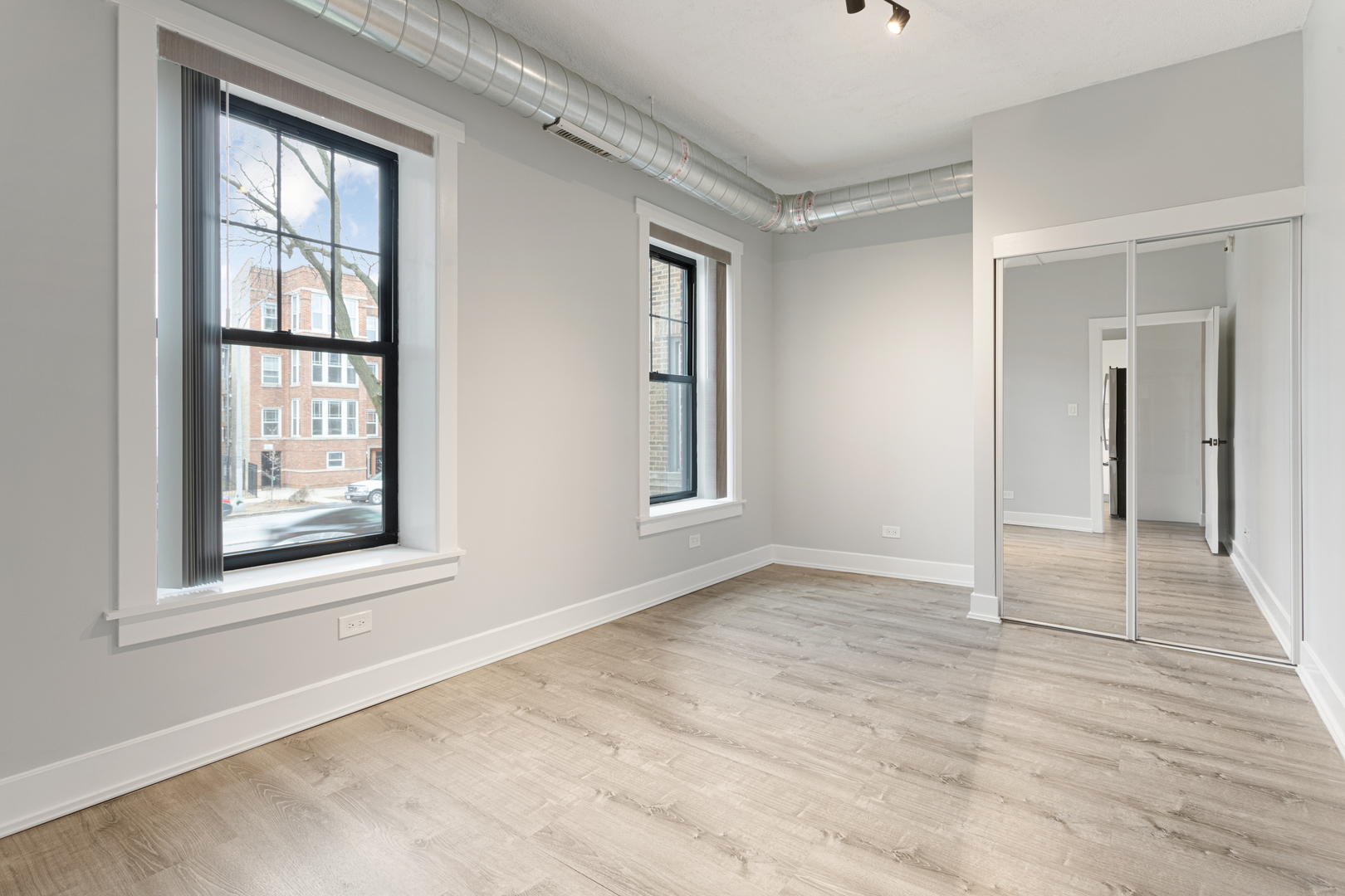 7645 North Sheridan Road, Unit 301 Chicago, IL 60626 - Photo 6 of 15 Gallery Image 6