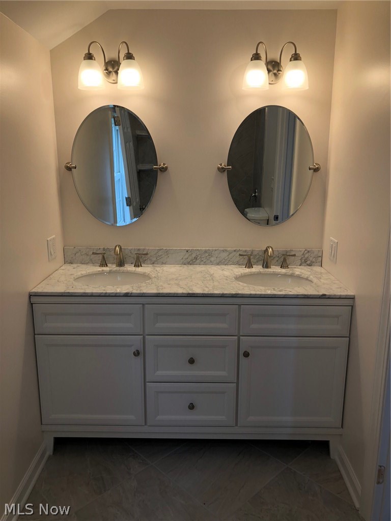 5447 Summit Road Cleveland, OH 44124 - Photo 14 of 25