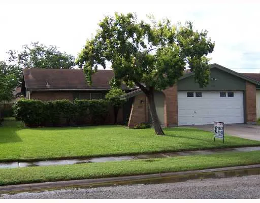 a view of a back yard of the house